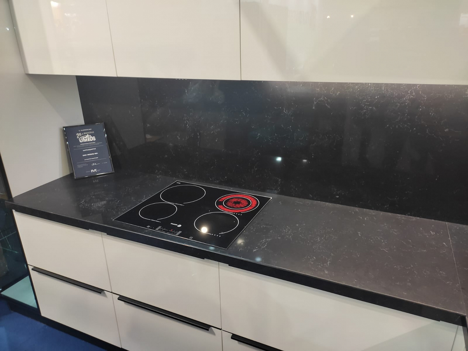 Кварцевый агломерат R510 Черное Море